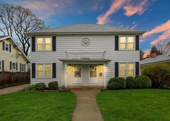 Downtown Duplex Near Naval Base Apartamento Libertyville