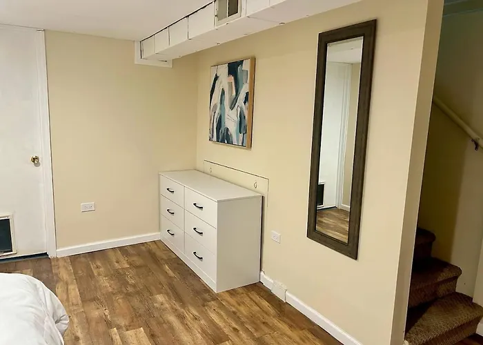 Downtown Duplex Near Naval Base Libertyville