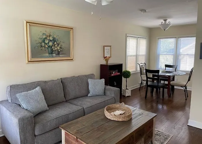 Downtown Duplex Near Naval Base Apartamento Libertyville