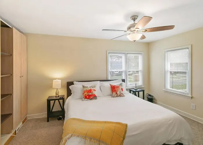 Apartamento Downtown Duplex Near Naval Base