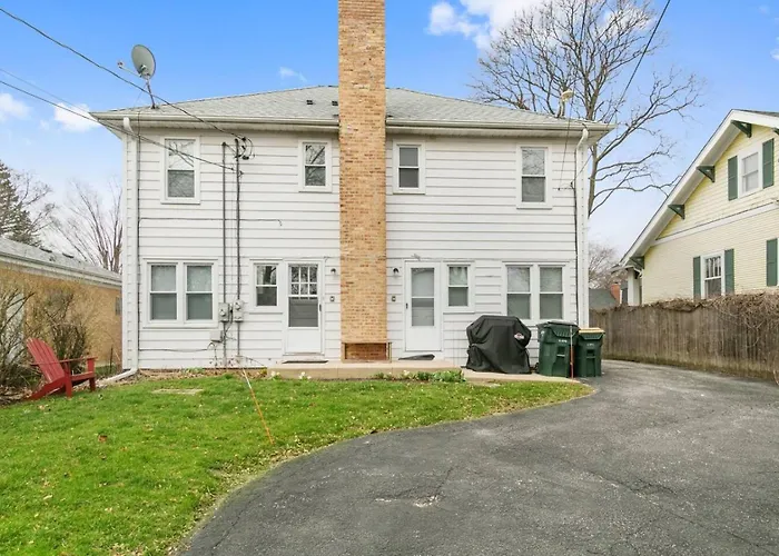 Downtown Duplex Near Naval Base Apartamento *